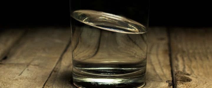 Vodu šta znači sanjati vodu bistru voda čaša